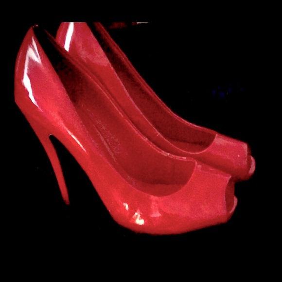 Delicious Shoes - Buy 1 Get 1 FREE 🌸DeLicious Patent Leather peep-toe Heels🌸